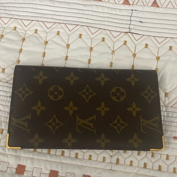 Louis Vuitton Handbags - Louis Vuitton Checkbook Wallet